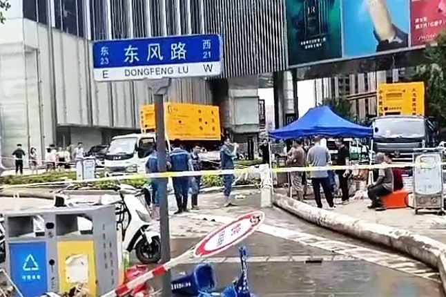 石家庄殷伟企业信息管理有限公司排涝突击队在排涝现场